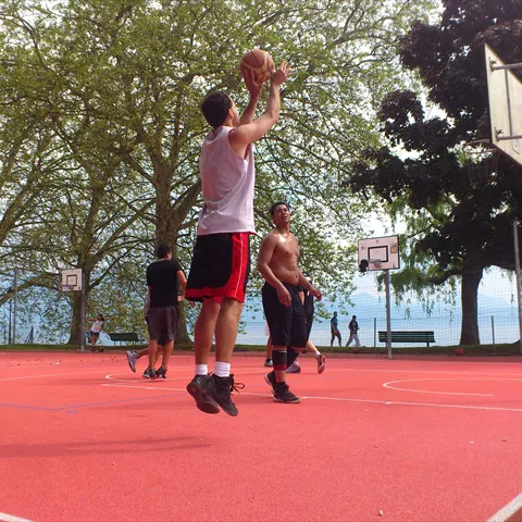 FlyMan Marco Rossi - Giocatore streetball di Roma, ala piccola esplosiva famosa per schiacciate spettacolari